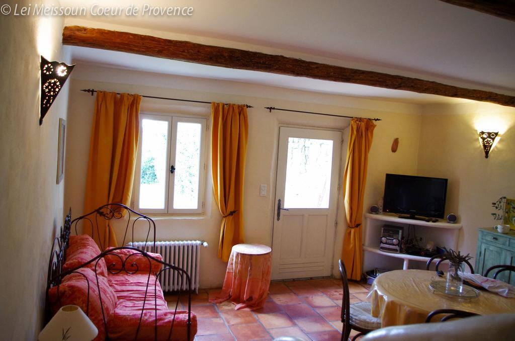 Lei Meissoun Mallemort Habitación foto
