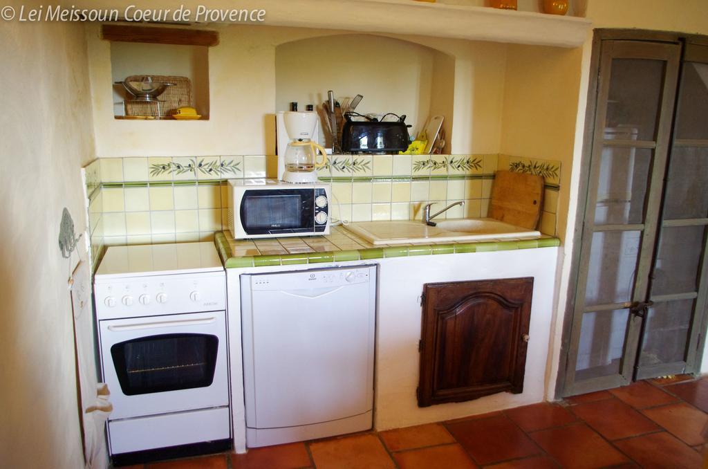 Lei Meissoun Mallemort Habitación foto