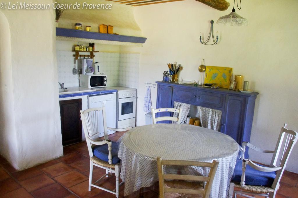 Lei Meissoun Mallemort Habitación foto